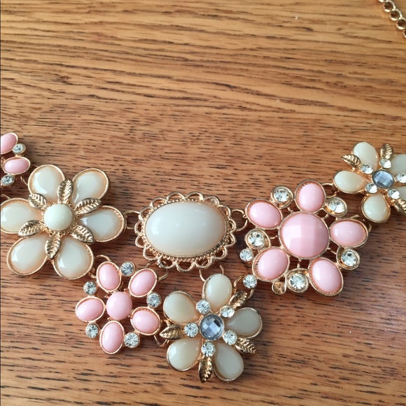 Jewelry - Fashion statement  necklace pretty in pink